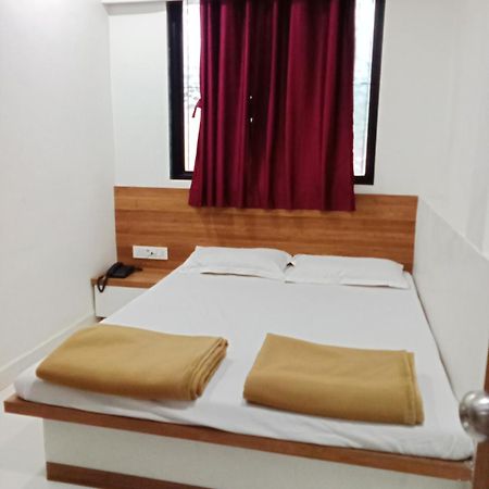 Hotel Shreejay Mahād エクステリア 写真