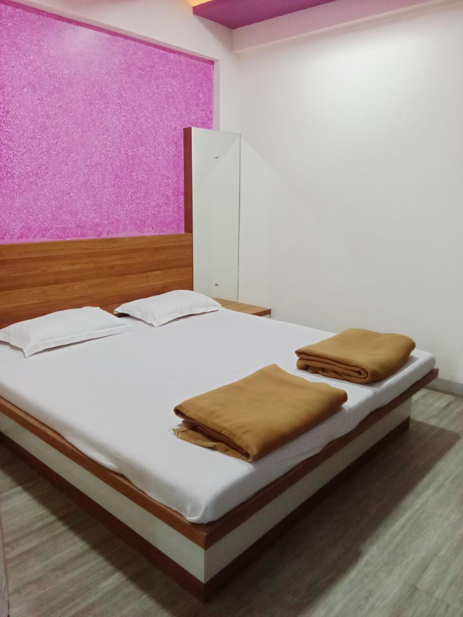 Hotel Shreejay Mahād エクステリア 写真